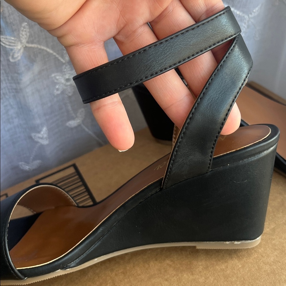 Monrovia NEW Black Dress Wedge Sandals Ankle Strap Wedge Heel Women’s Sz 7 - Picture 6 of 10